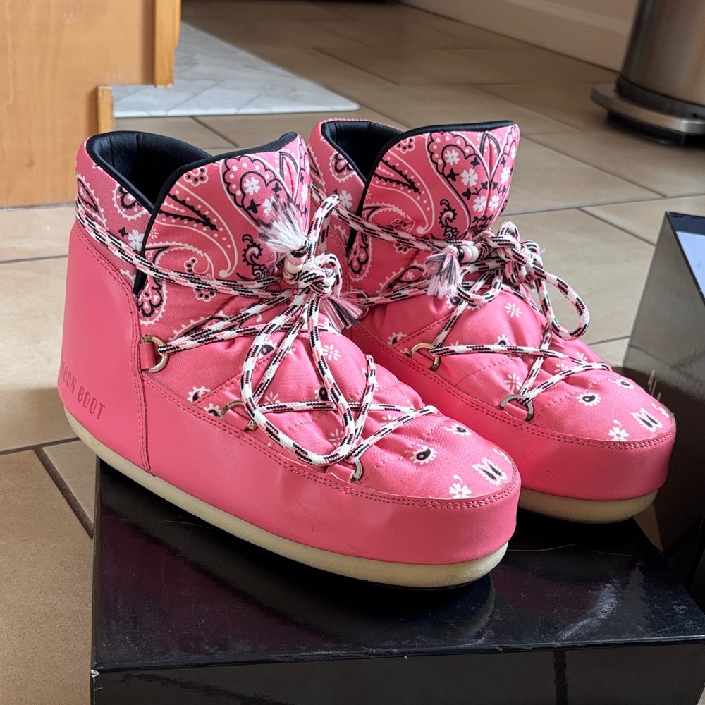 Alanui Moon Boot Women's Pink Winter Boots